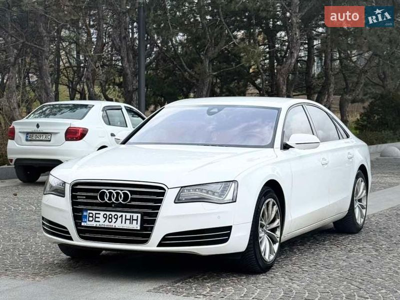 Седан Audi A8 2012 в Днепре