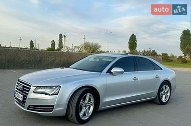 Седан Audi A8 2012 в Вараші