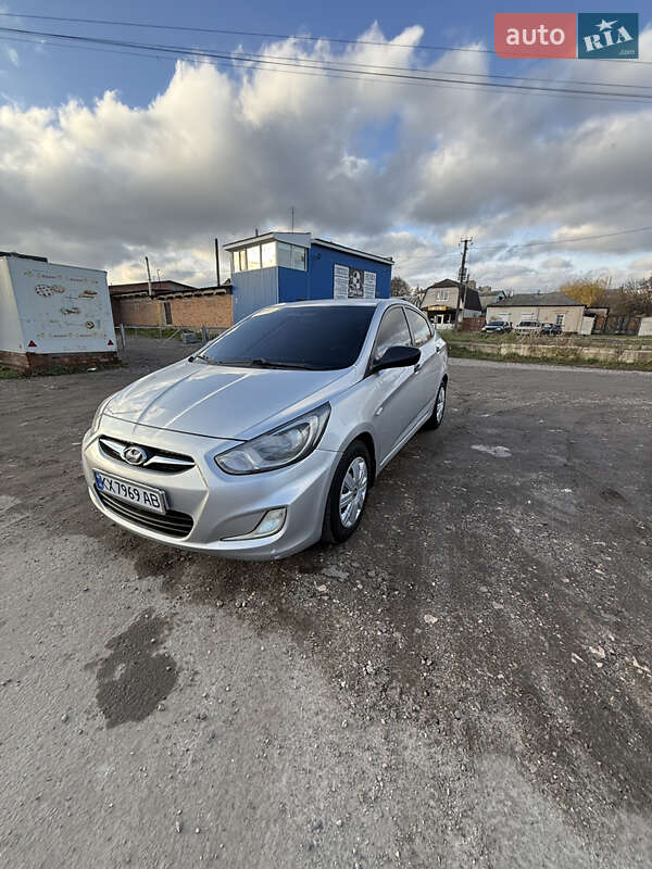 Седан Hyundai Accent 2011 в Богодухове