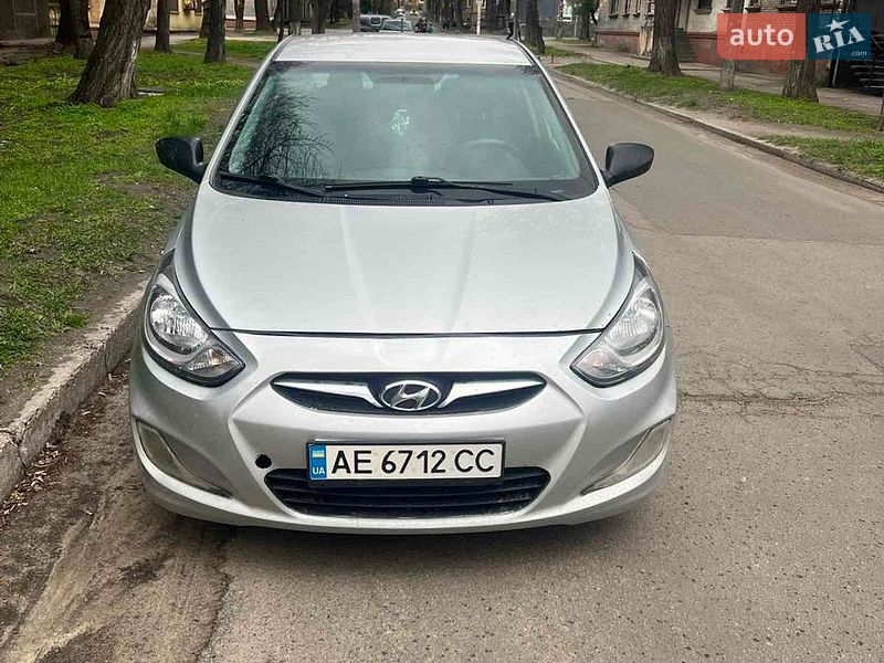Седан Hyundai Accent 2012 в Каменском Седан Hyundai Accent 2012 в Каменском