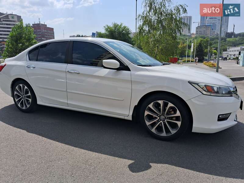 Седан Honda Accord 2015 в Дніпрі Седан Honda Accord 2015 в Дніпрі