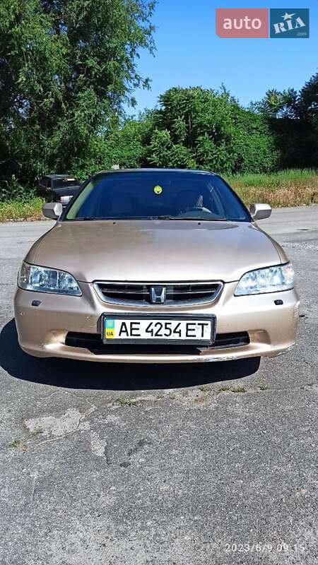 Седан Honda Accord 2000 в Днепре