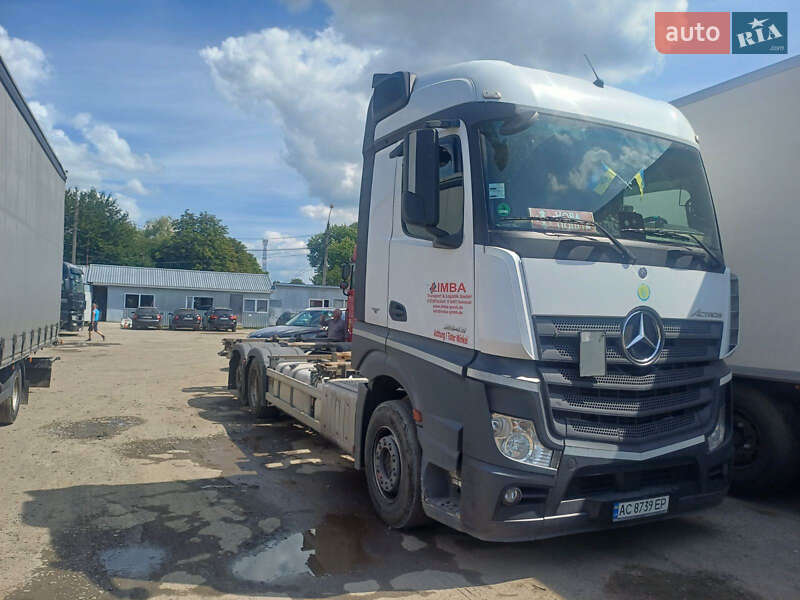 Контейнеровоз Mercedes-Benz Actros 2016 в Львове