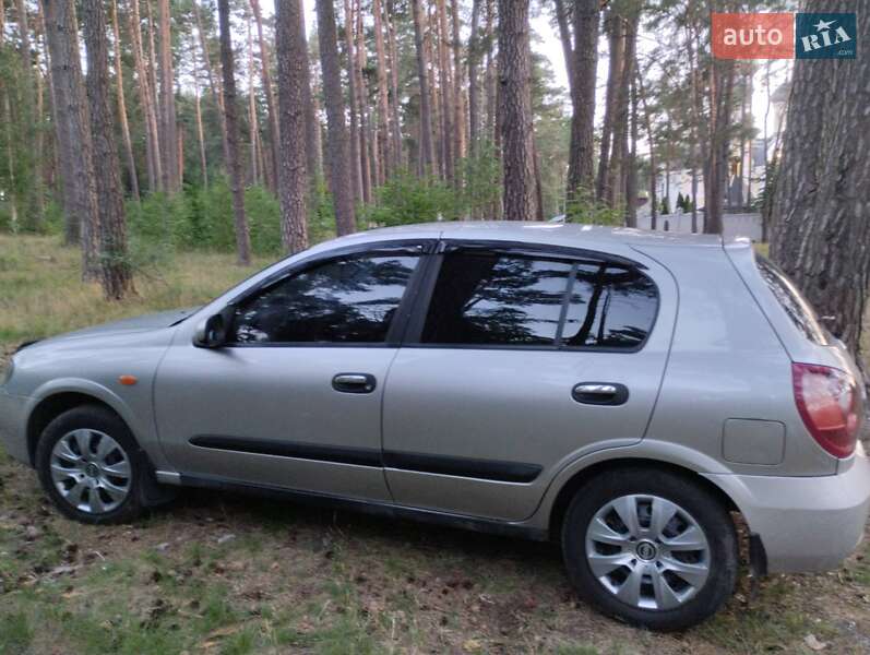Хэтчбек Nissan Almera 2002 в Житомире Хэтчбек Nissan Almera 2002 в Житомире