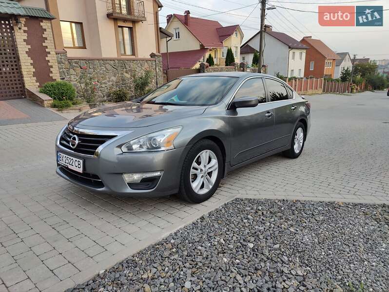 Седан Nissan Altima 2015 в Хмельницком Седан Nissan Altima 2015 в Хмельницком