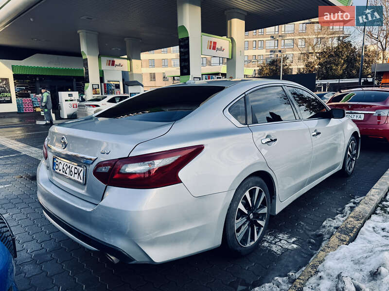 Седан Nissan Altima 2018 в Львове