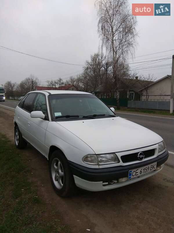 Хэтчбек Opel Astra 1996 в Кицмани