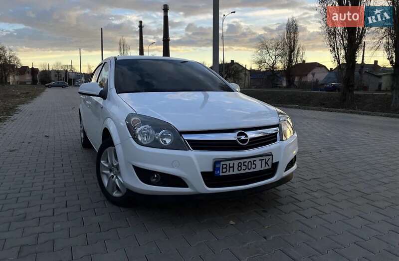 Седан Opel Astra 2013 в Одессе Седан Opel Astra 2013 в Одессе