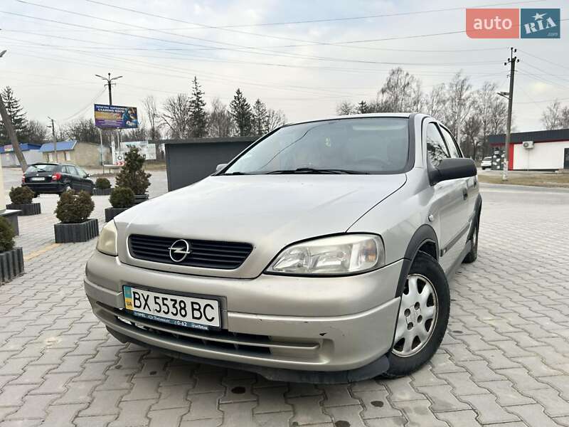 Седан Opel Astra 2006 в Новой Ушице