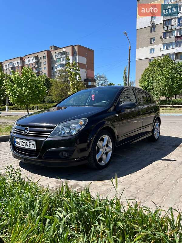 Хетчбек Opel Astra 2004 в Южному