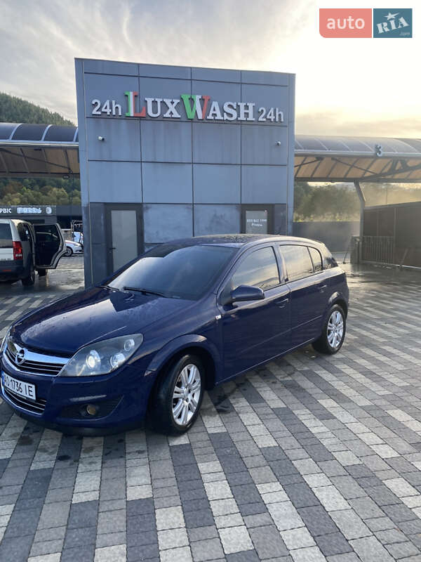 Хэтчбек Opel Astra 2008 в Сваляве