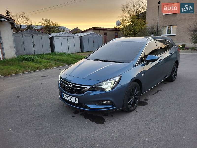 Універсал Opel Astra 2017 в Ужгороді
