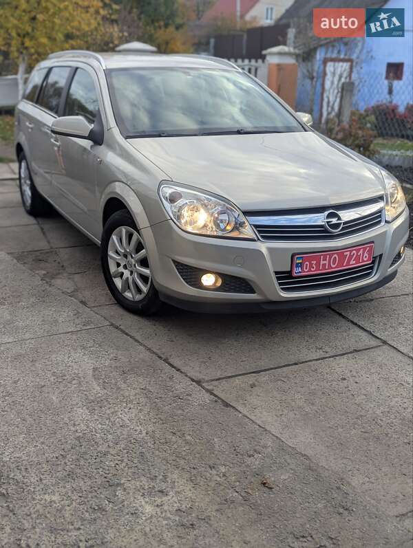 Универсал Opel Astra 2008 в Ровно