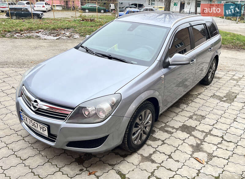 Універсал Opel Astra 2010 в Кам'янець-Подільському