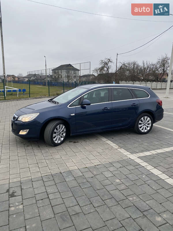 Универсал Opel Astra 2012 в Ивано-Франковске