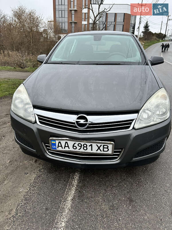 Хэтчбек Opel Astra 2008 в Киеве
