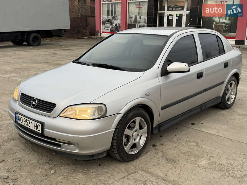 Хэтчбек Opel Astra 2001 в Солотвине
