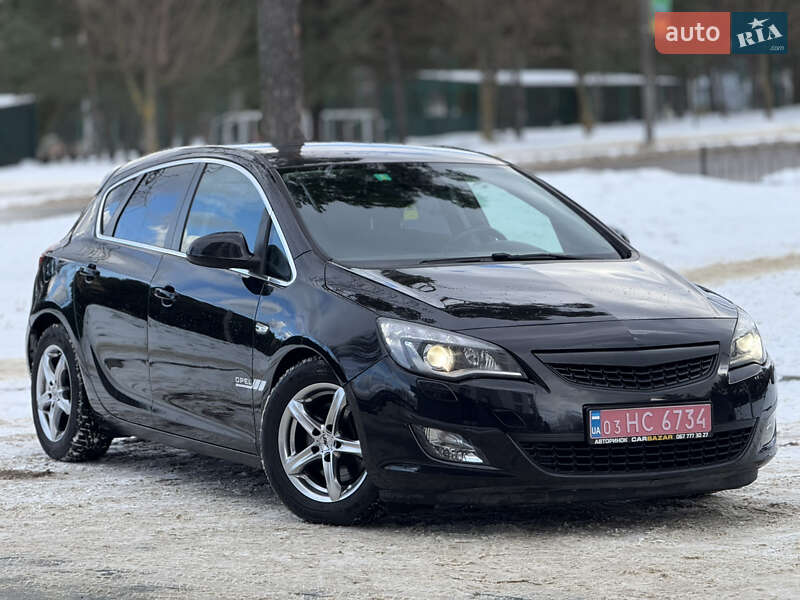 Хэтчбек Opel Astra 2011 в Львове