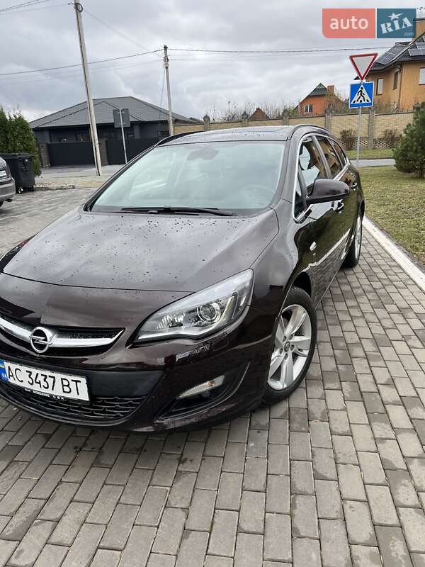 Универсал Opel Astra 2014 в Луцке
