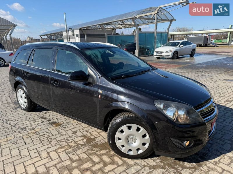 Универсал Opel Astra 2011 в Луцке