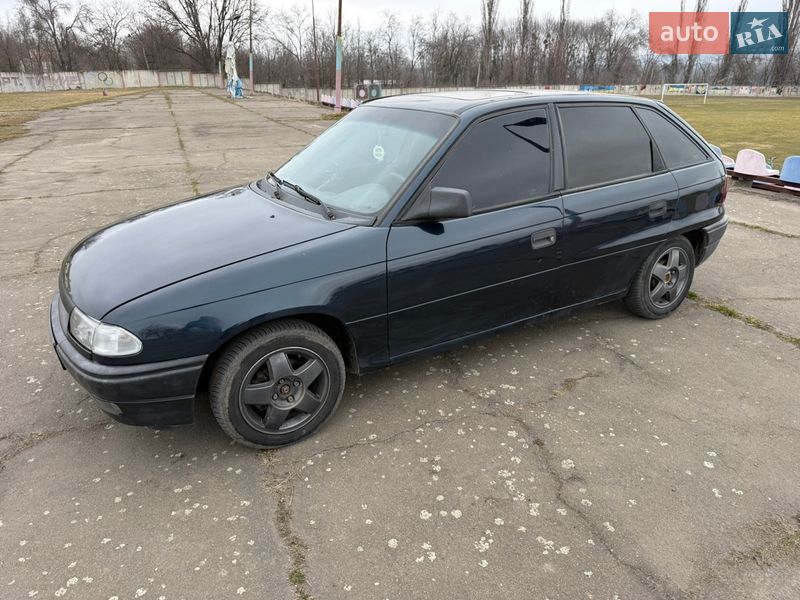 Хэтчбек Opel Astra 1993 в Ладыжине