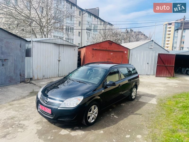 Универсал Opel Astra 2010 в Ровно
