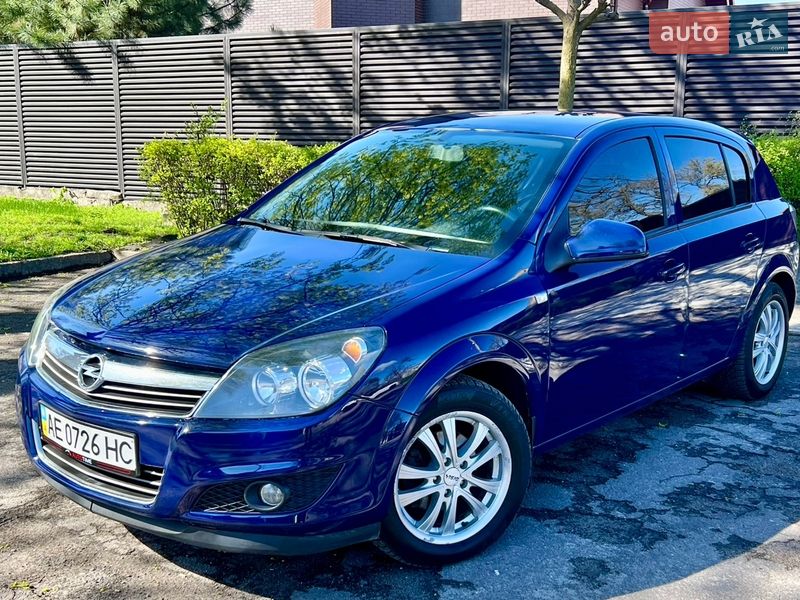 Хэтчбек Opel Astra 2012 в Днепре