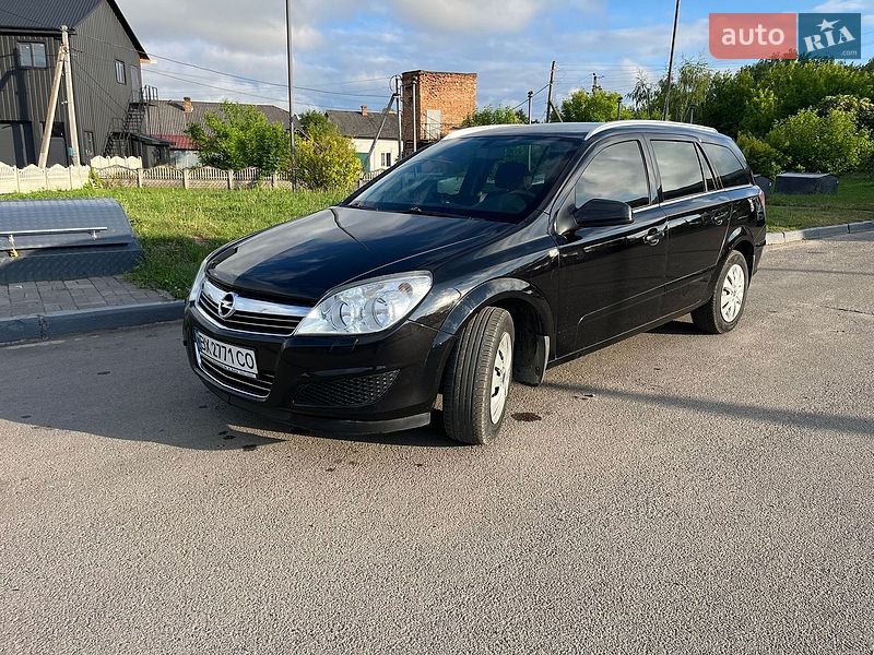 Универсал Opel Astra 2007 в Остроге