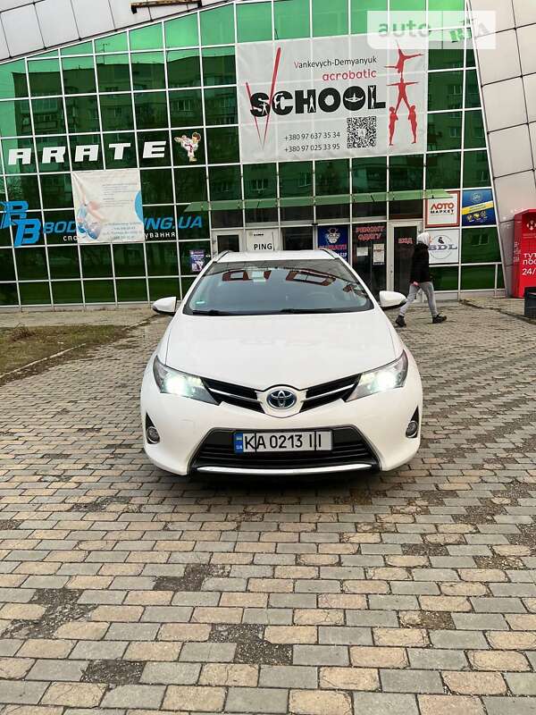 Универсал Toyota Auris 2014 в Житомире Универсал Toyota Auris 2014 в Житомире