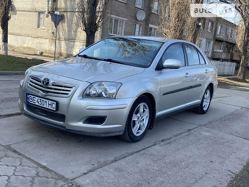 Лифтбек Toyota Avensis 2007 в Новом Буге