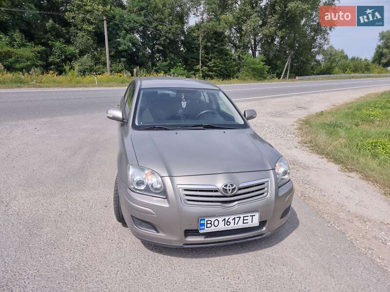 Седан Toyota Avensis 2006 в Кременце Седан Toyota Avensis 2006 в Кременце