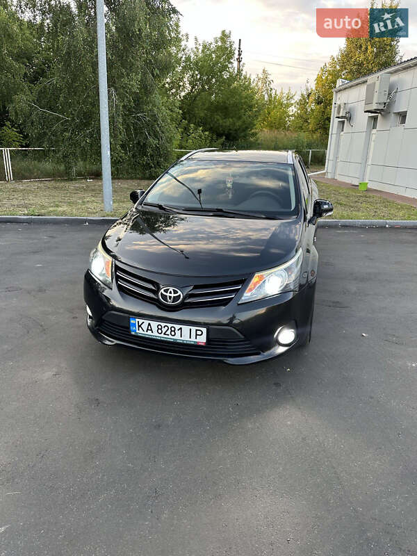 Универсал Toyota Avensis 2012 в Вышгороде