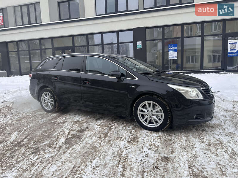 Универсал Toyota Avensis 2010 в Ивано-Франковске