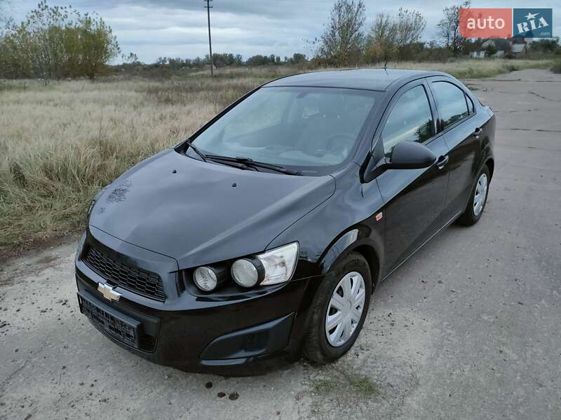 Седан Chevrolet Aveo 2012 в Чернигове