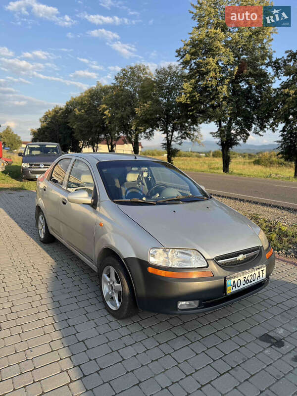 Седан Chevrolet Aveo 2004 в Тячеве