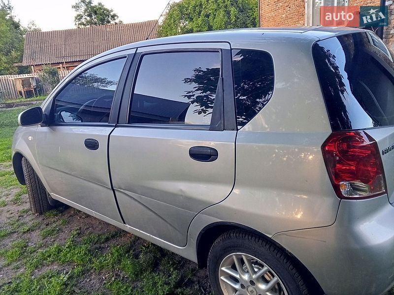 Хэтчбек Chevrolet Aveo 2006 в Каменке-Бугской