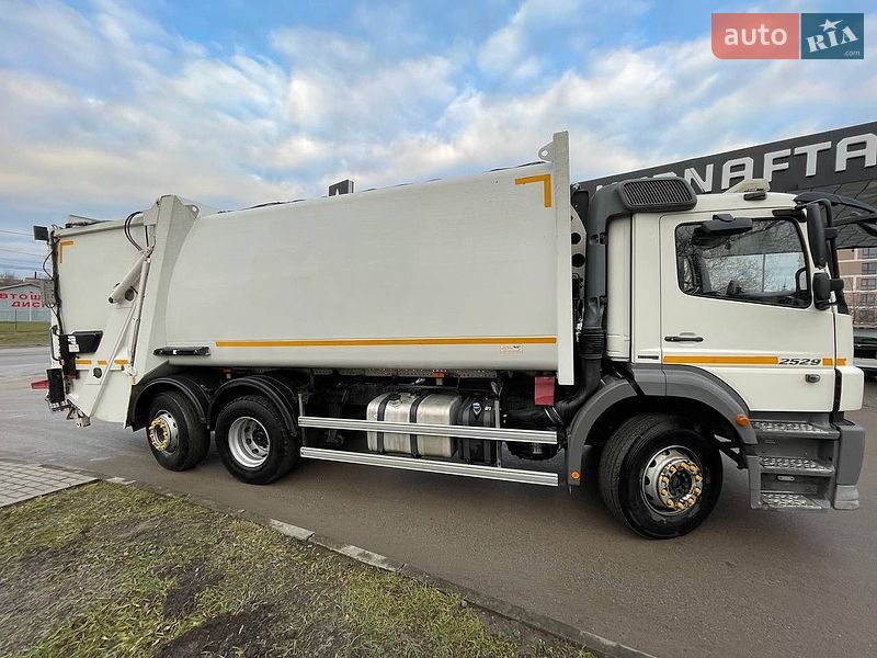 Мусоровоз Mercedes-Benz Axor 2012 в Тернополе