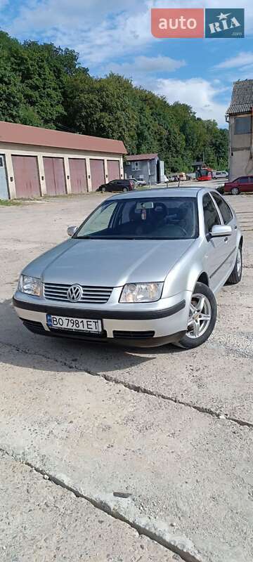 Седан Volkswagen Bora 2002 в Кременце