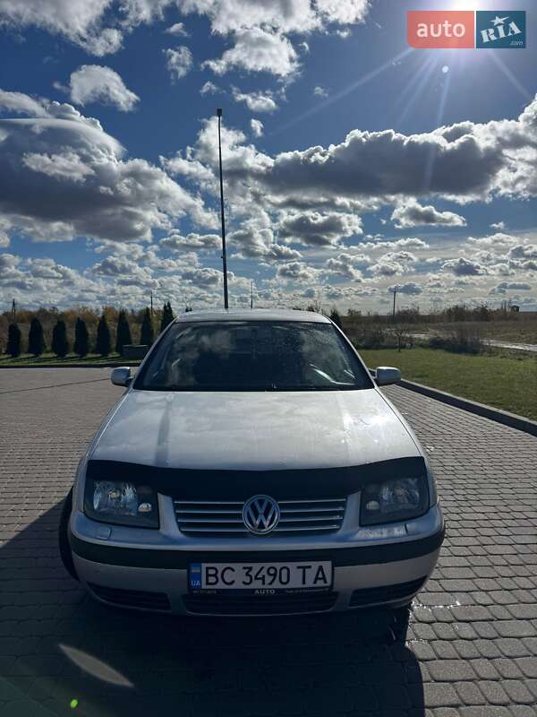 Седан Volkswagen Bora 2003 в Городку