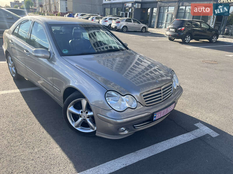 Седан Mercedes-Benz C-Class 2004 в Киеве Седан Mercedes-Benz C-Class 2004 в Киеве