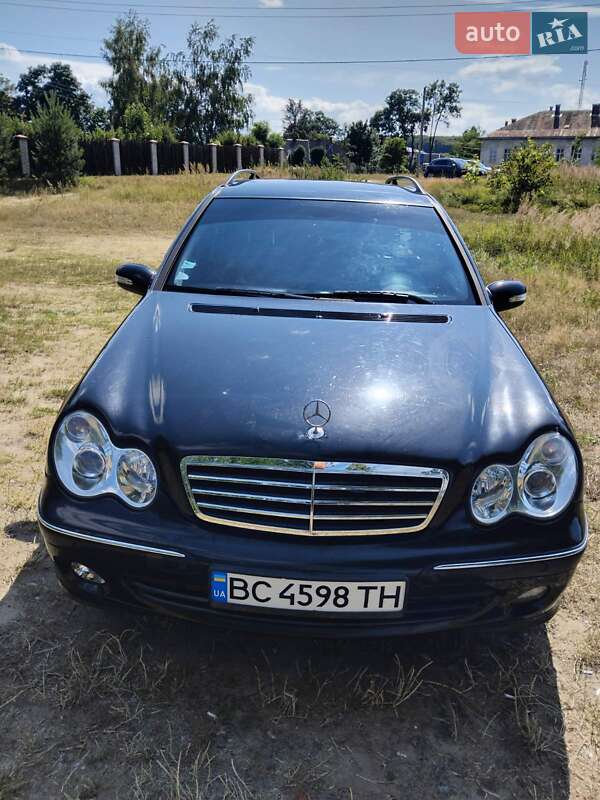 Универсал Mercedes-Benz C-Class 2004 в Львове Универсал Mercedes-Benz C-Class 2004 в Львове