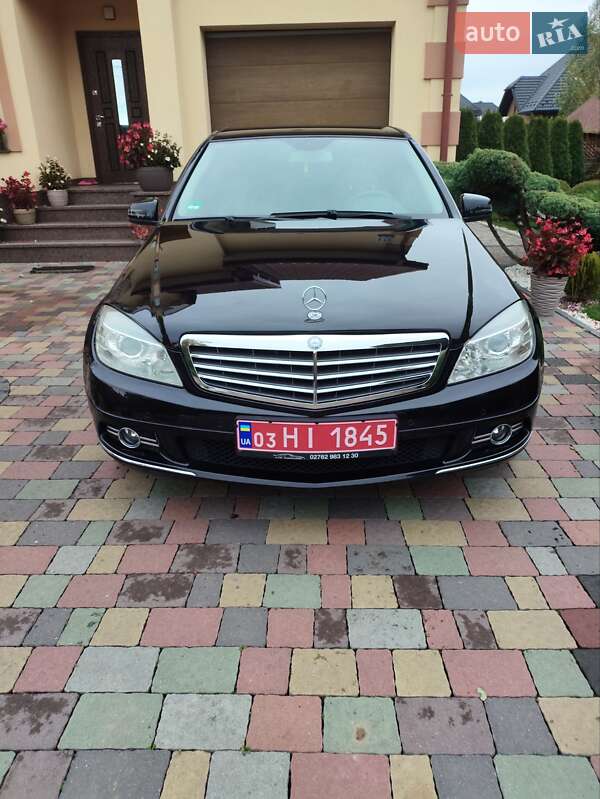 Седан Mercedes-Benz C-Class 2010 в Луцьку Седан Mercedes-Benz C-Class 2010 в Луцьку