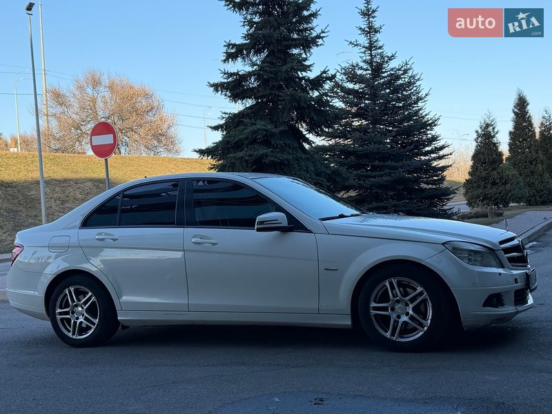 Седан Mercedes-Benz C-Class 2010 в Каменском Седан Mercedes-Benz C-Class 2010 в Каменском