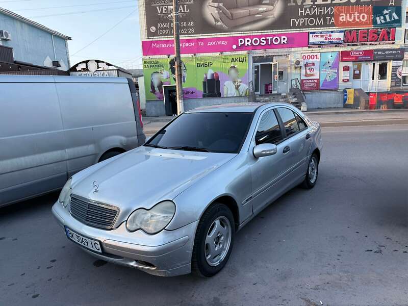 Седан Mercedes-Benz C-Class 2003 в Сарнах