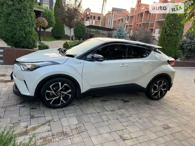 Внедорожник / Кроссовер Toyota C-HR 2018 в Черновцах
