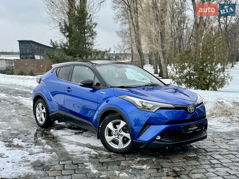 Внедорожник / Кроссовер Toyota C-HR 2018 в Киеве