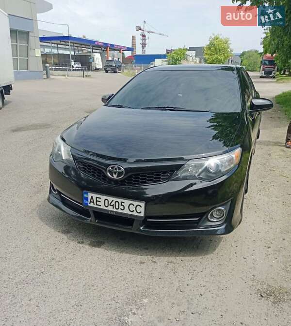 Седан Toyota Camry 2014 в Дніпрі Седан Toyota Camry 2014 в Дніпрі