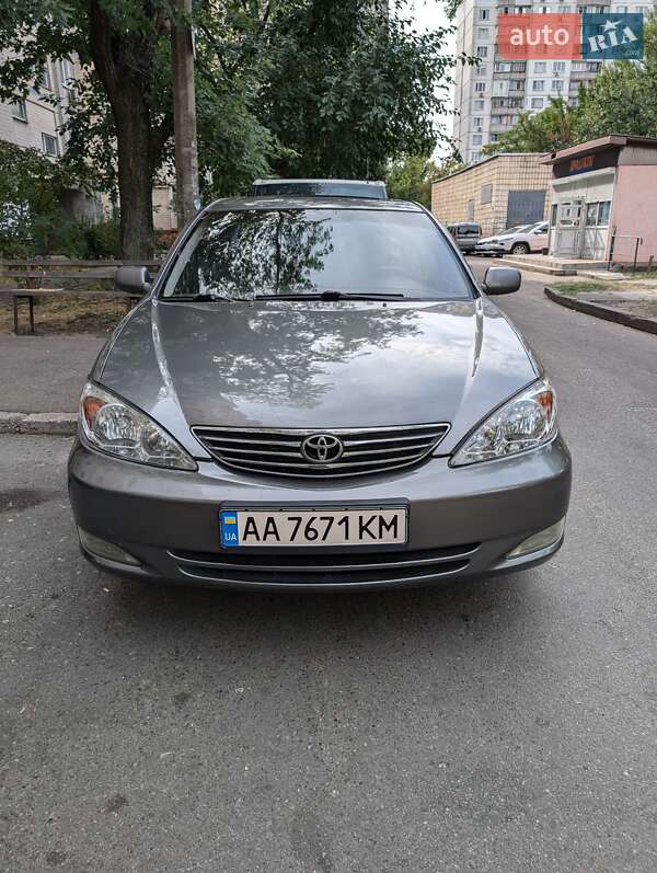 Седан Toyota Camry 2003 в Києві