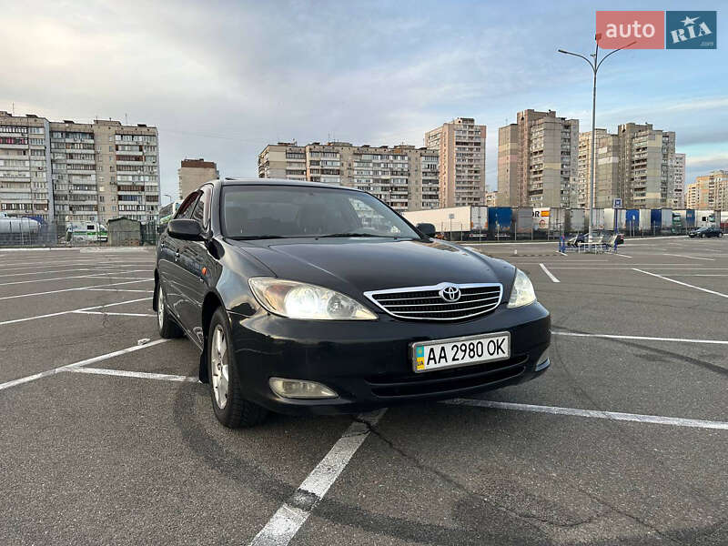 Седан Toyota Camry 2004 в Киеве
