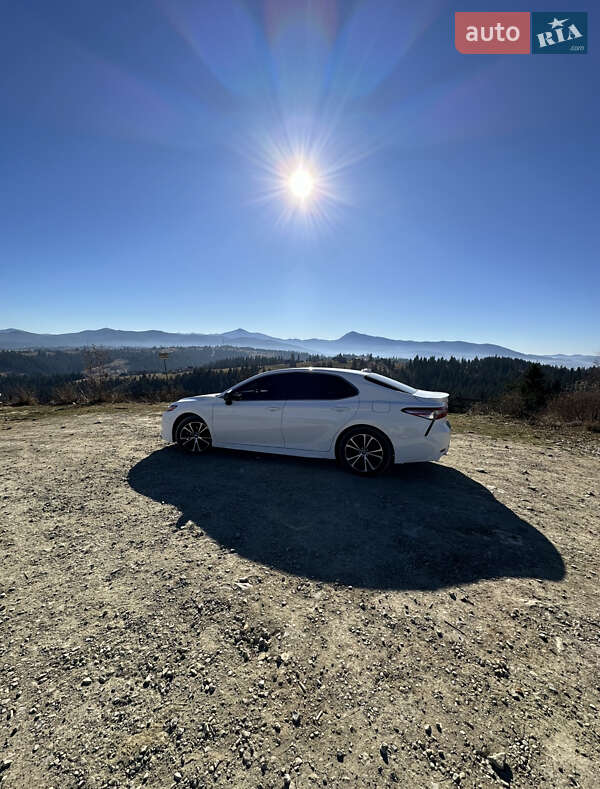 Седан Toyota Camry 2018 в Кропивницькому